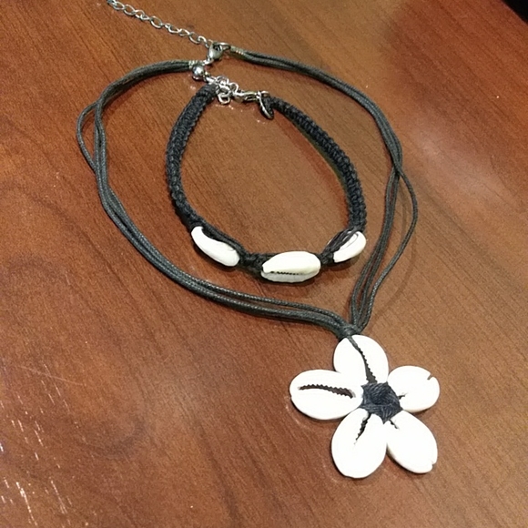 Vintage shell necklace and bracelet set - Picture 7 of 7